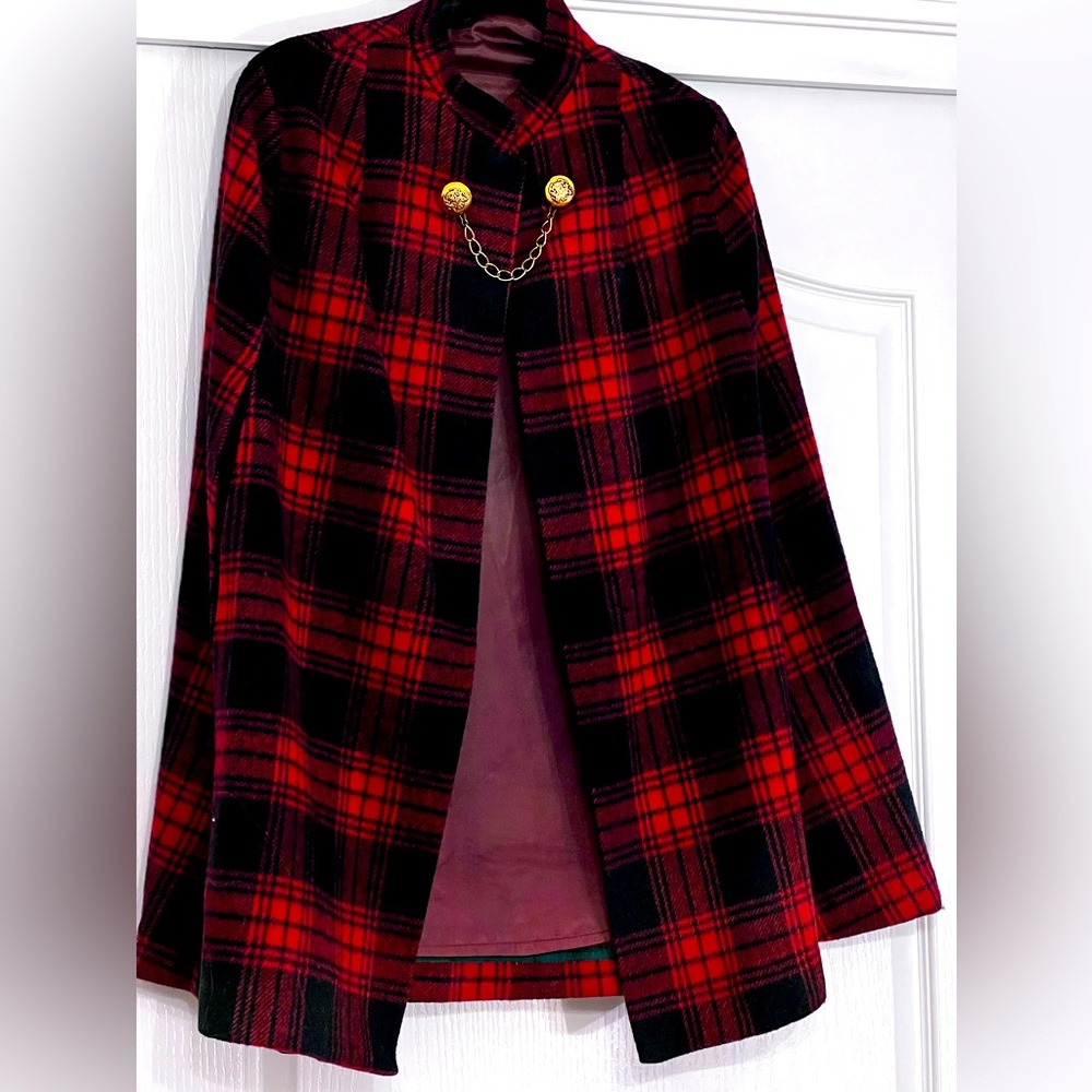 Mod Vintage Tartan Wool cape ! Red Plaid Queen of Capes